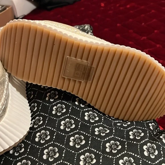 Dolce Vita Gold and White Platform Sneakers NEW Sz 8 - Picture 10 of 10